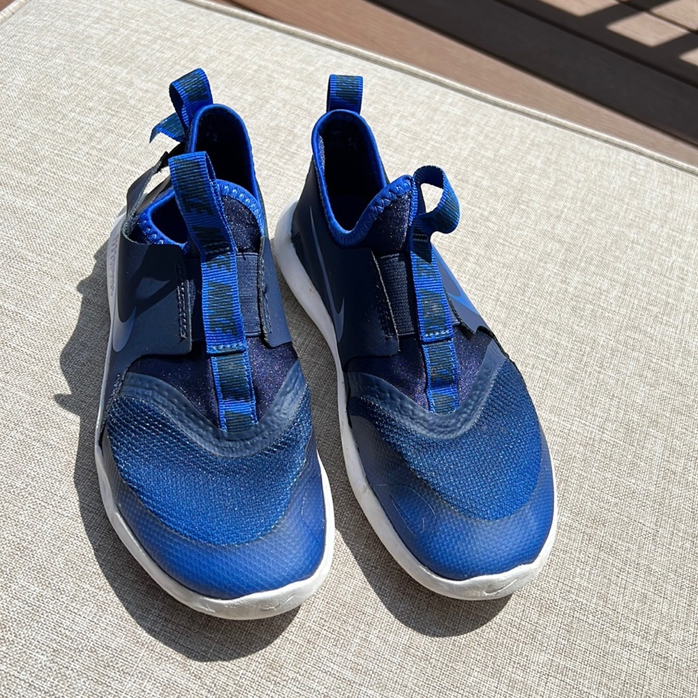 Nike Boys Flexrunner size 3y